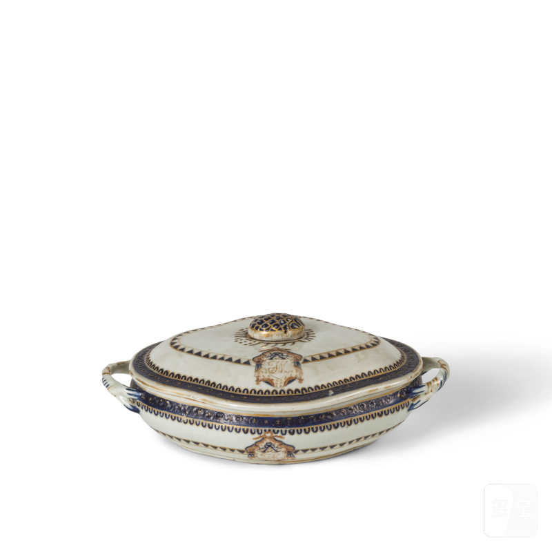 清 十八世紀 粉彩紋章圖蓋盆 | TERRINE COUVERTE EN PORCELAINE À DÉCOR ARMORIÉ - 图1